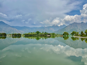Dal Lake Srinagar 7