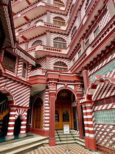 Jami Ul Alfar Mosque in Colombo Sri Lanka