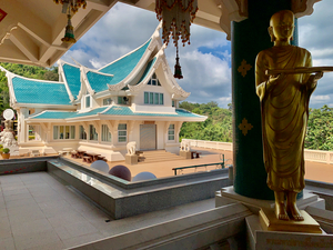 The stylish Wat Pa Phu Kon 3