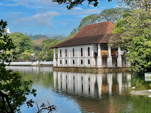 Ulupen Geya on Kandy Lake 2