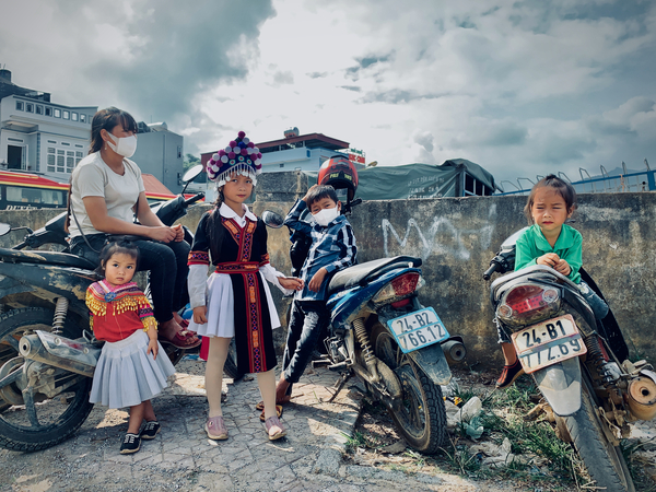 Bac Ha Market Family in Vietnam Print