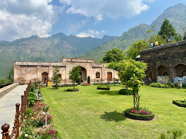 Pari Mahal Srinagar 5 Print