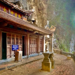 Bich Dong Pagoda Tam Coc Vietnam 2