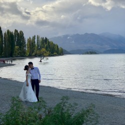 Newlyweds by the Wanaka Tree