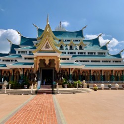 The stylish Wat Pa Phu Kon 2
