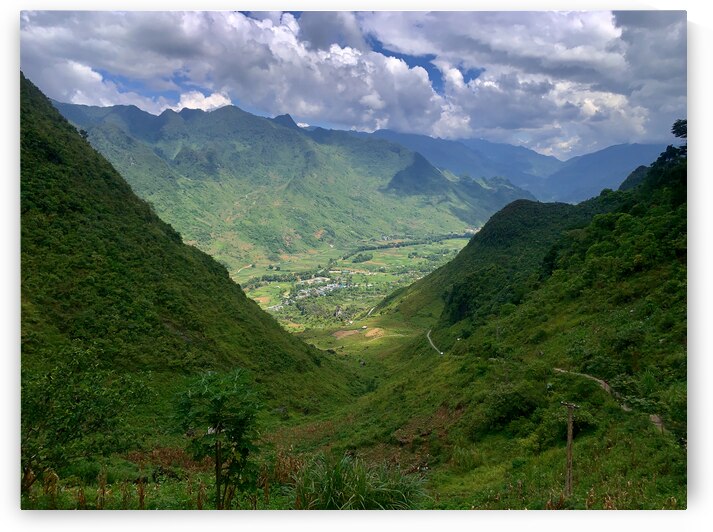 Spotlight in the Mountains by Jimmy Roy Photos