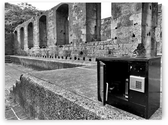 BW Safe in the Temple by Jimmy Roy Photos