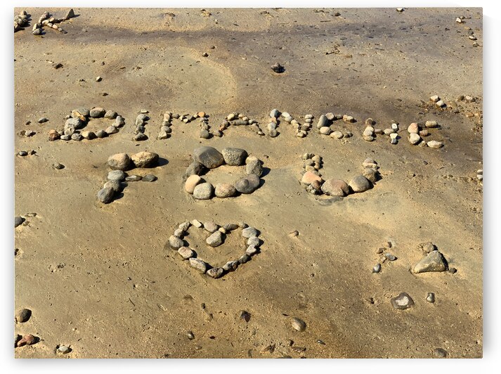 Dimanche Fou Written on the Beach by Jimmy Roy Photos