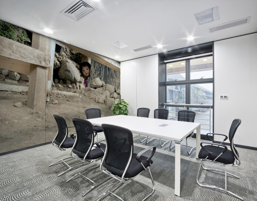 Hiding Little Girl Wall Printing