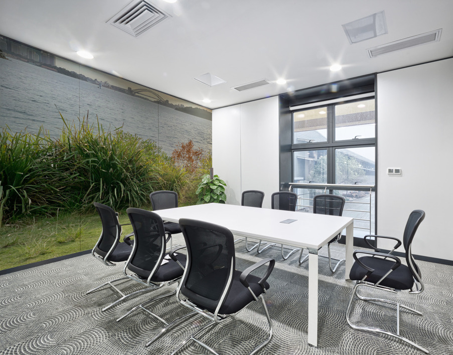 Bird Looking at the Bridge Wall Printing