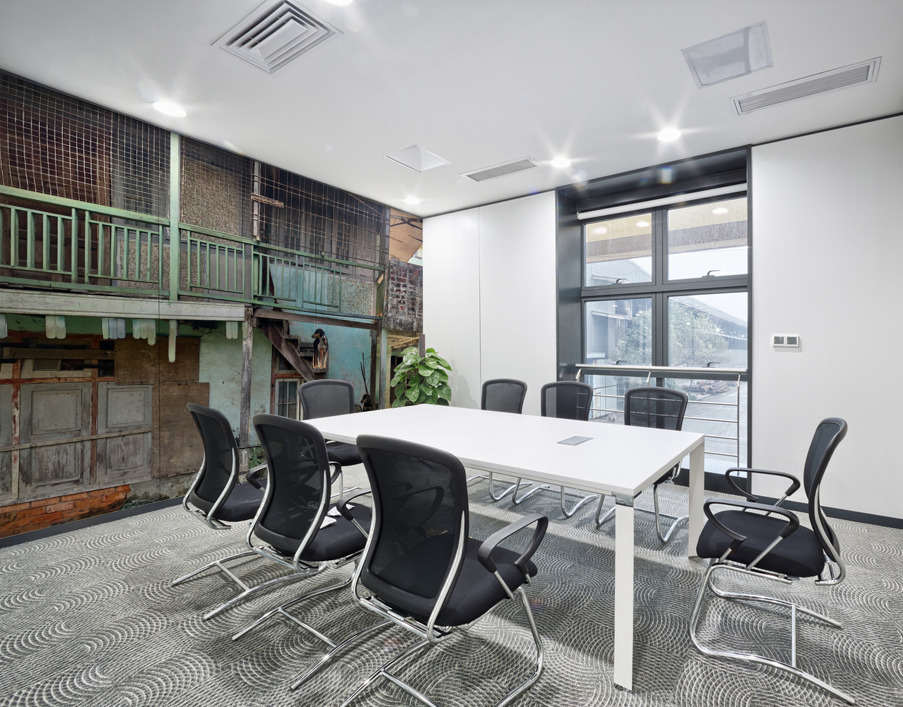 Dogs Looking Right Wall Printing