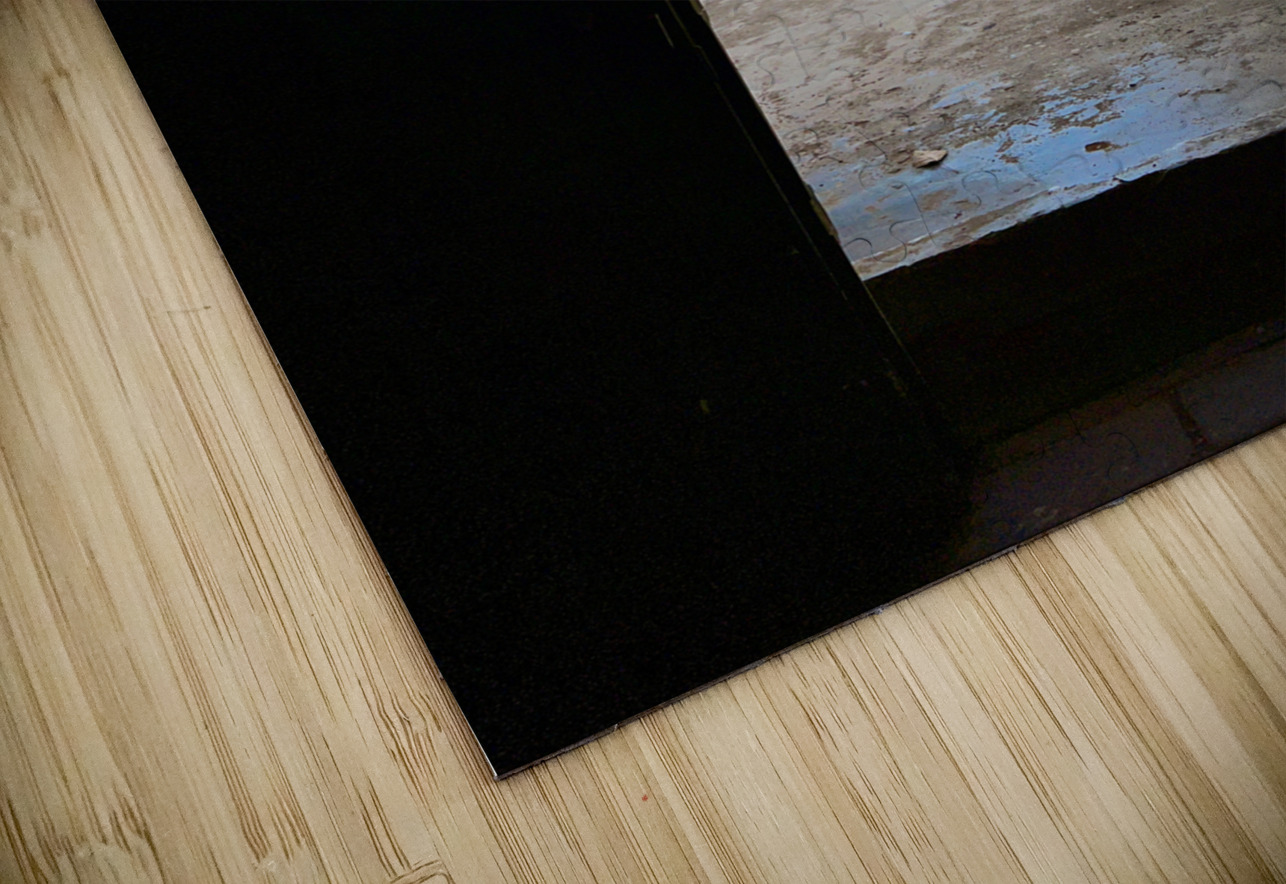 Peaking Ouside Jimmy Roy Photos Puzzle